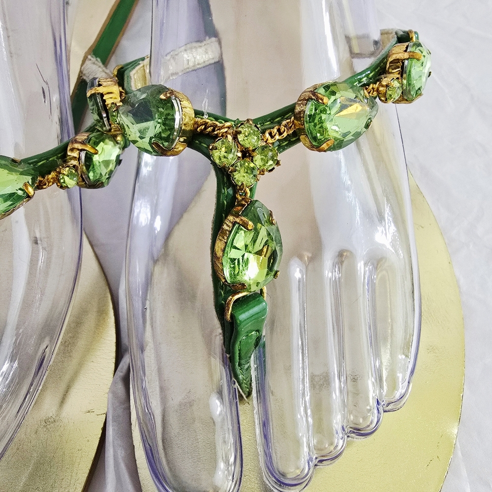XOXO Women's Green Gem Golden Rosebud Sandals Sz 7 Fits 8 NWT - Picture 6 of 13